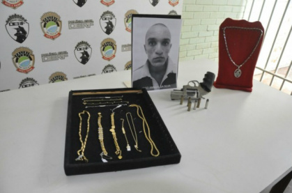 Quadrilha premeditou crime, mas não encontrou joias de maior valor (Foto: Marcelo Calazans)