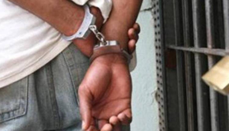Homem bate em ex e ameaça chamar PCC se ela chamar polícia Homem bate em ex e ameaça chamar PCC se ela chamar polícia