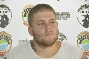 Alex diz que planejou assalto para comprar passagem para voltar para casa (Foto: Marcelo Calazans)