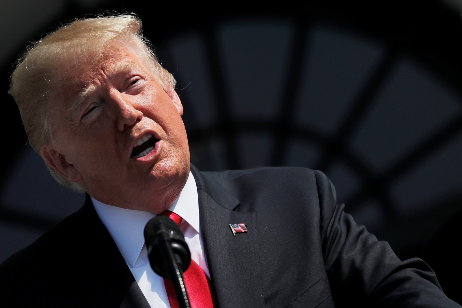 Entrar ilegalmente nos EUA tem consequências, diz Trump Presidente dos EUA, Donald Trump, comenta desempenho da economia no 2º trimestre. Foto: Carlos Barria/Reuters