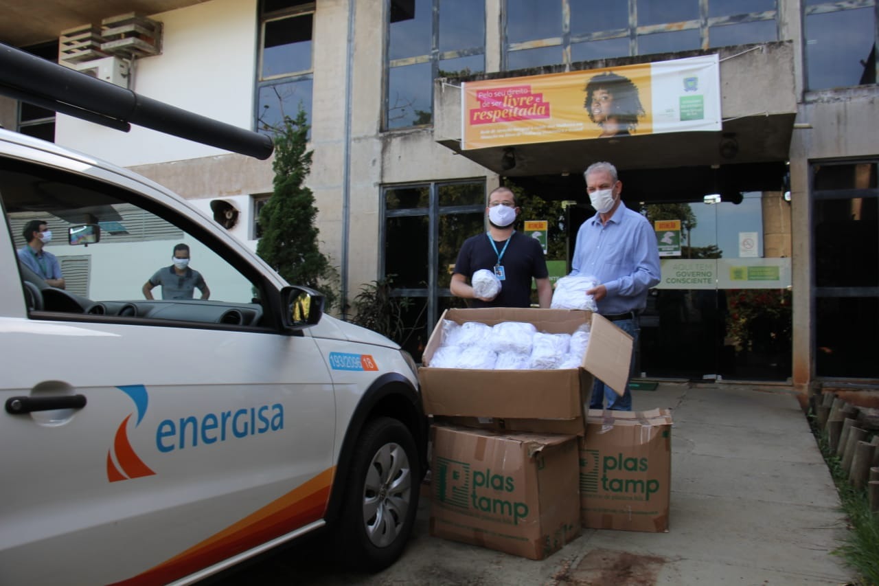 Secretário de Saúde entrega EPI’s, cartilhas e equipamentos hospitalares para Dourados Entre as entregas que serão feitas em Dourados, estão as máscaras doadas pela Energisa, para a população indígena. Chico Ribeiro