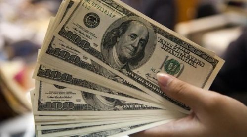 Dólar opera em queda, em dia de agenda tranquila