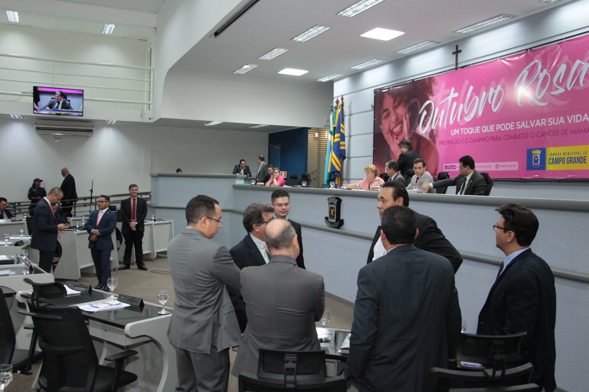 Vereadores votam oito projetos na sessão de terça-feira