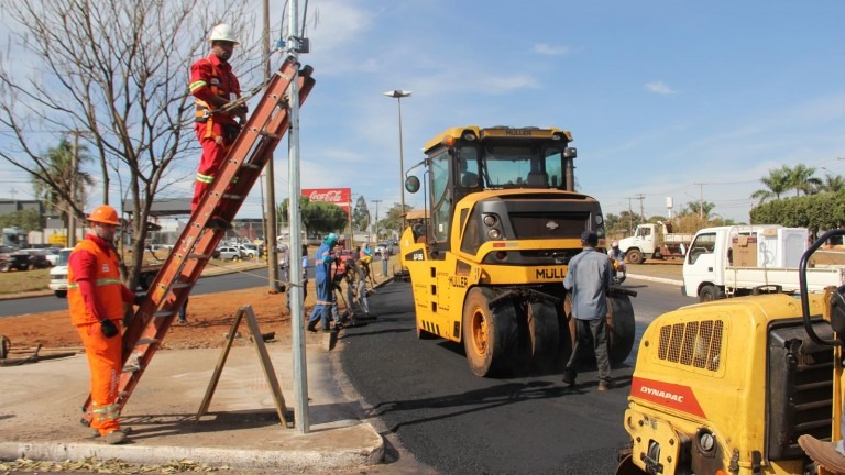 Prefeitura conclui recapeamento para reordenamento viário na rotatória da Gury Marques Prefeitura conclui recapeamento para reordenamento viário na rotatória da Gury Marques