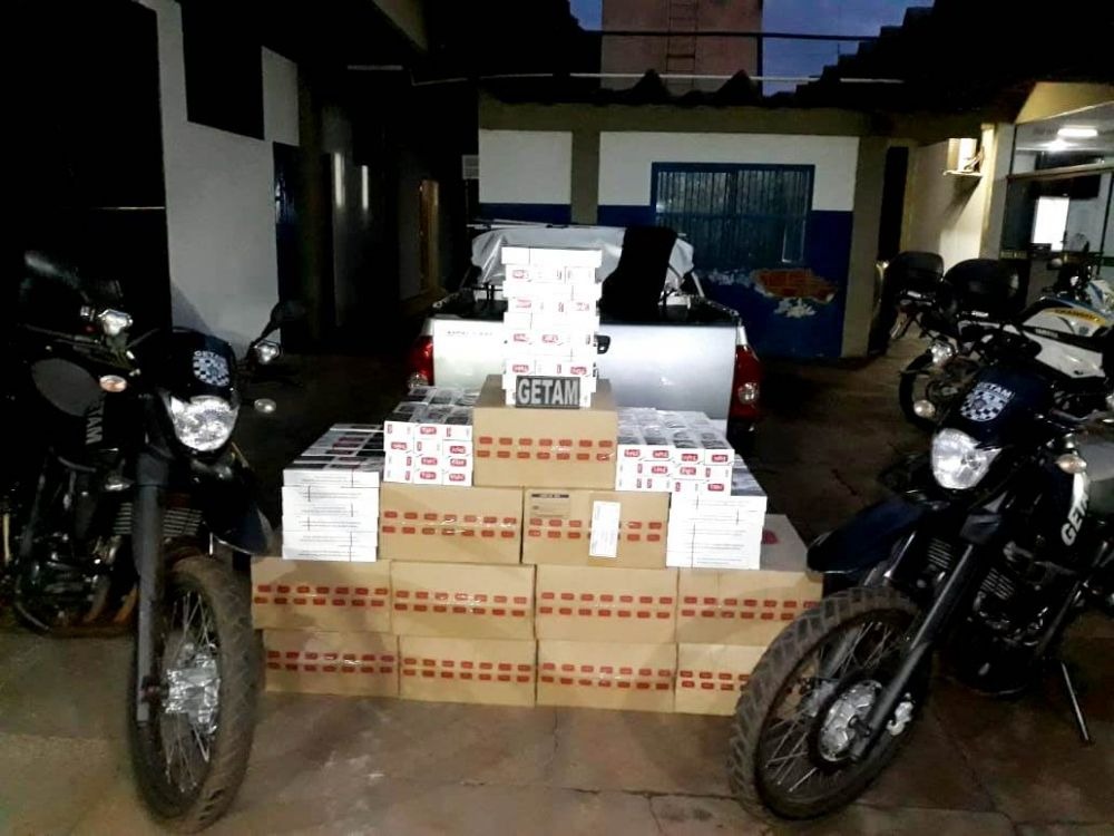 Polícia Militar prende mulher com carga de cigarros contrabandeados Getam apreende carga de cigarro avaliada em mais de 30 mil reais em Dourados - Foto: PM/Divulgação