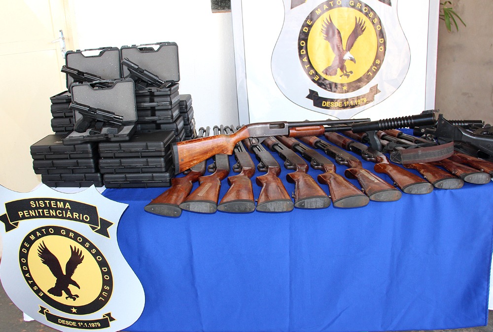 Agepen recebe doação de armas de uso restrito do Depen A Agepen recebeu a doação de 43 armamentos de uso restrito para utilização pelo Comando de Operações Penitenciárias (Cope).