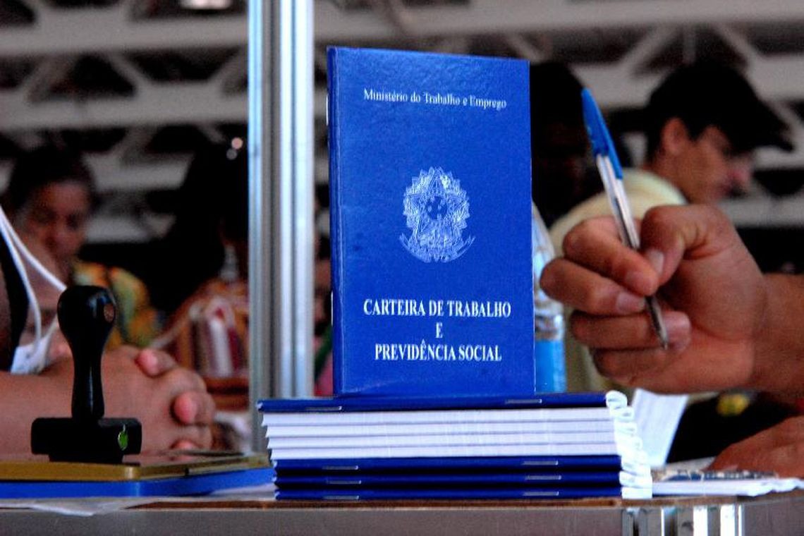 Número de desempregados recua 5,3% do primeiro para segundo trimestre (Agência Brasil/Marcello Casal)
