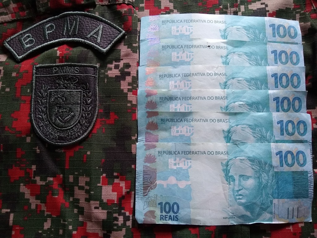 PM prende paraibanos com notas falsas de R$ 100,00 PM prende paraibanos com notas falsas de R$ 100,00