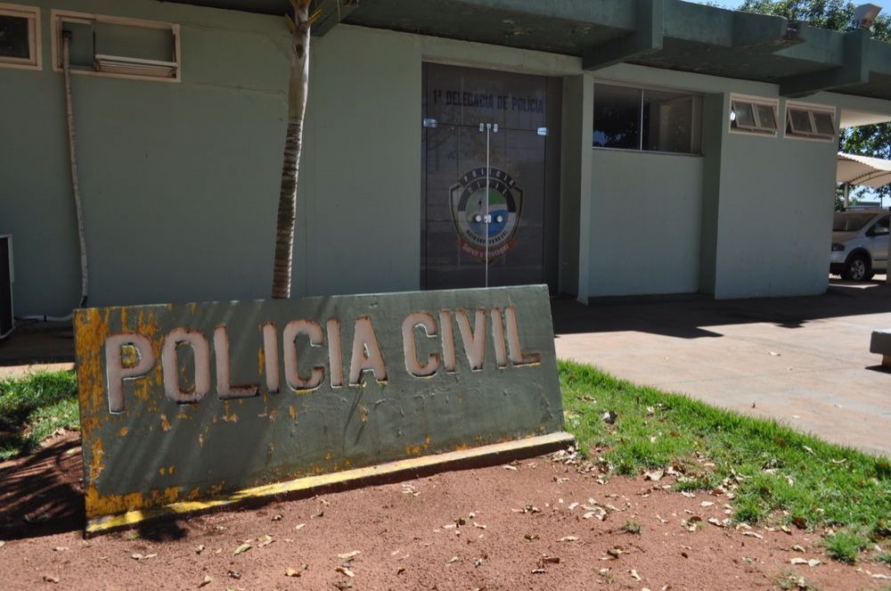 Mulher é presa ao se jogar de carro com bebê de um mês no colo Albecyr Pedro