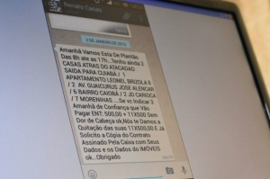 Mensagem no WhatsApp em que golpista cita unidades disponíveis no Minha Casa Minha Vida em vários bairros (Foto: Alcides Neto)