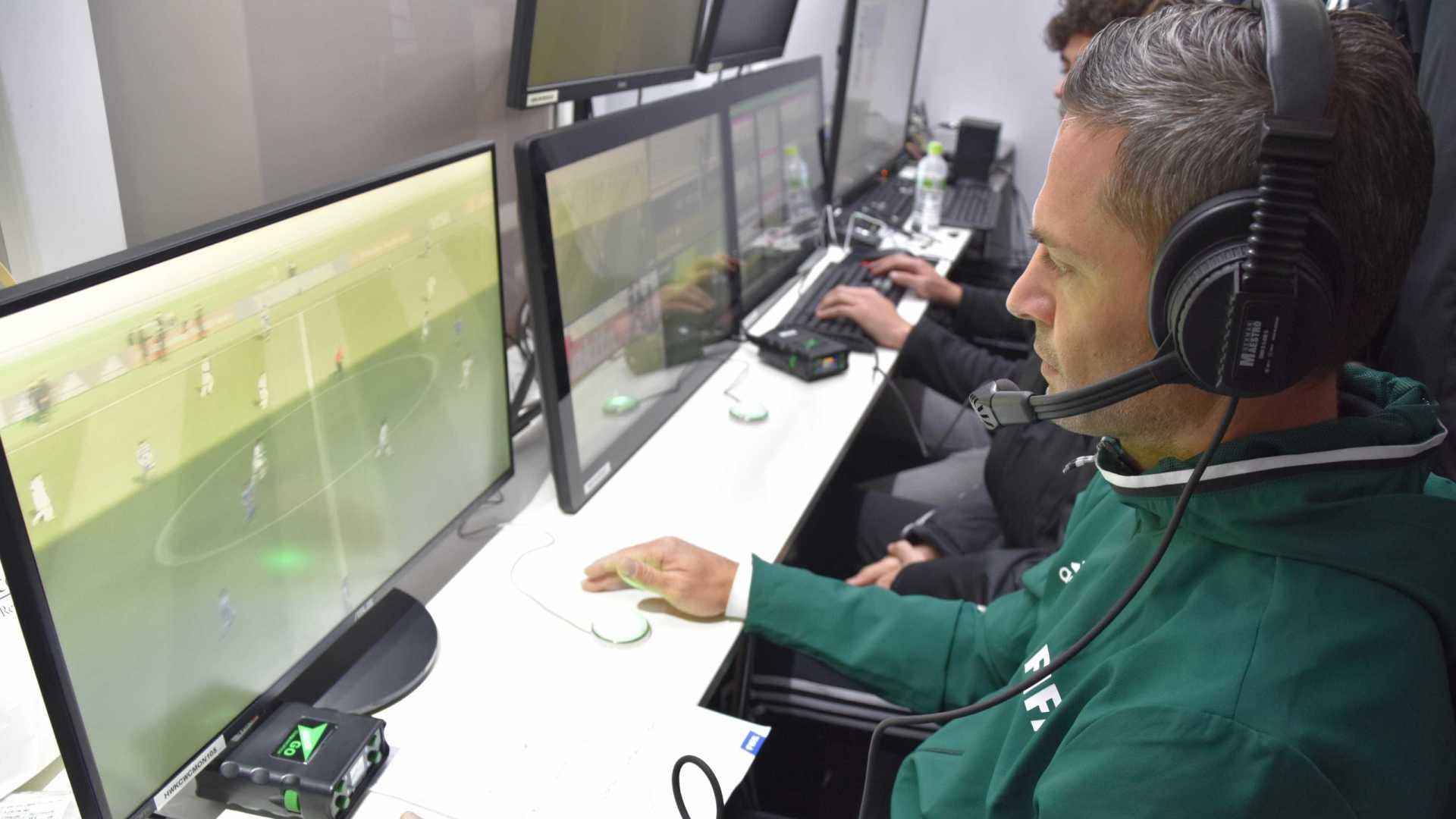 O que você precisa saber sobre o VAR, novidade na Copa do Brasil Divulgação / FIFA