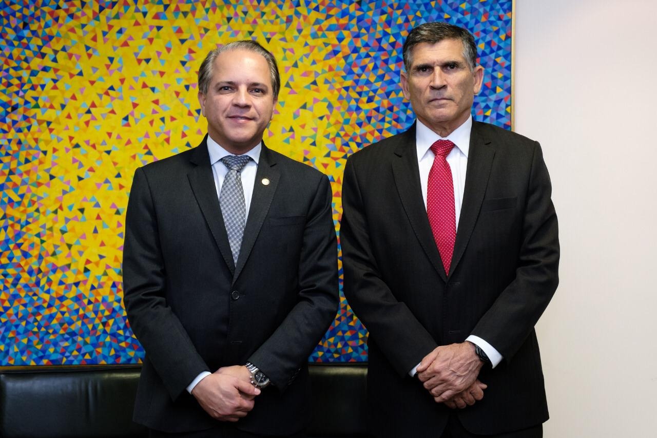 Em Brasília, parlamentar leva demandas ao Ministro-Chefe da Secretaria de Governo, General Santos Cruz.Assessoria 
