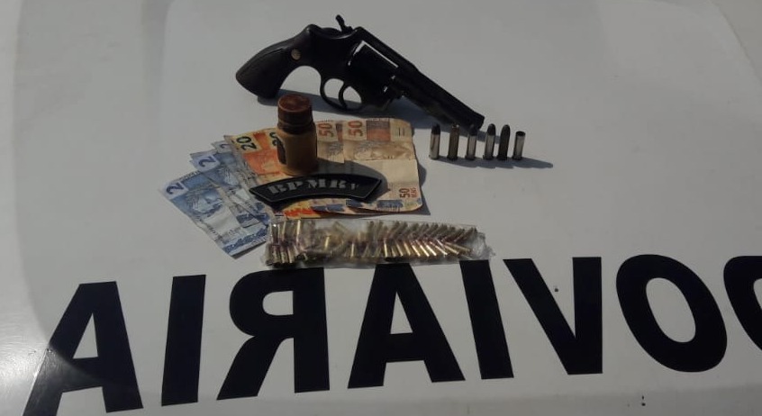 Motorista é preso com arma e munições em rodovia estadual Divulgação