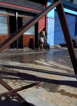 Câmara aprova multa de R$ 1 mil para quem lavar a calçada com água da Sabesp Rafael Arbex/ESTADÃO