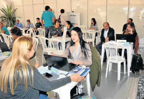 Evento em MS procura valorizar micro e ajuda a desenvolver negócios vento traz orientação gratuita na Praça Ary Coelho para quem deseja tornar-se empreendedor - Foto: Valdenir Rezende/Correio do Estado