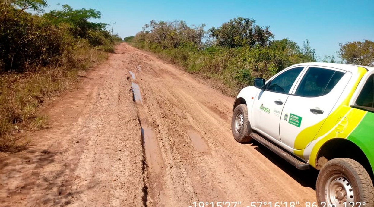 Agesul libera parcialmente o acesso à MS-228 Trecho da MS-228, entre o rio Paraguai e o trevo com a MS-184, que estava submersa. Edemir Rodrigues
