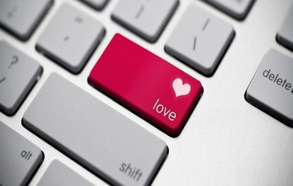 Receita alerta para 'golpe do amor' com falso envio de presentes Receita alerta para 'golpe do amor' com falso envio de presentes