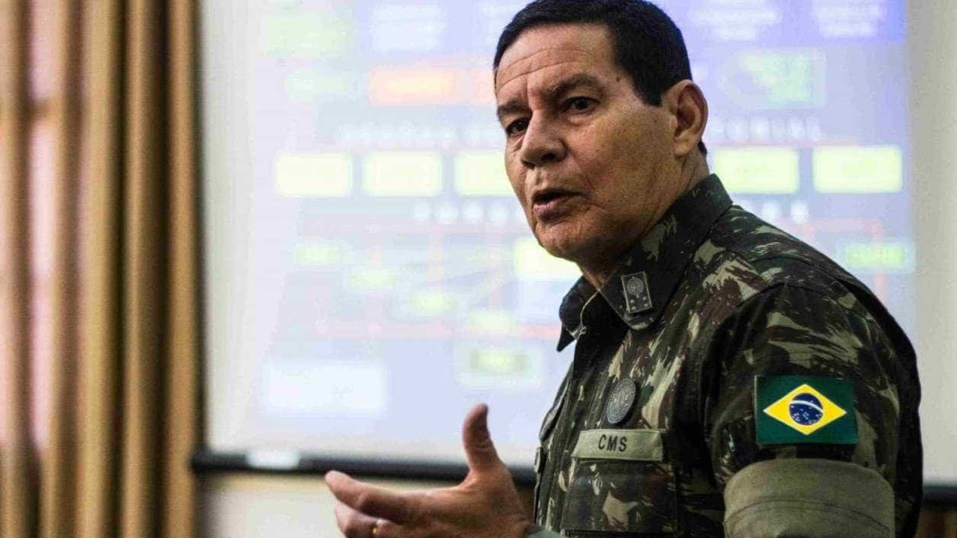 Escolhido como vice de Bolsonaro, general Mourão diz estar 'honrado' Escolhido como vice de Bolsonaro, general Mourão diz estar 'honrado'