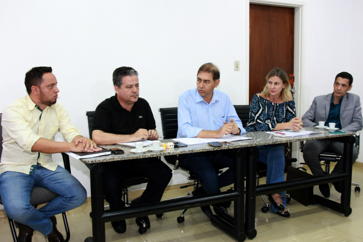 Prefeito Alcides Bernal durante a coletiva (Foto:Eder Andrade)
