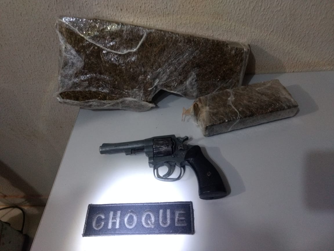 Suspeitos por assaltos na Capital são presos pelo Choque Suspeitos por assaltos na Capital são presos pelo Choque