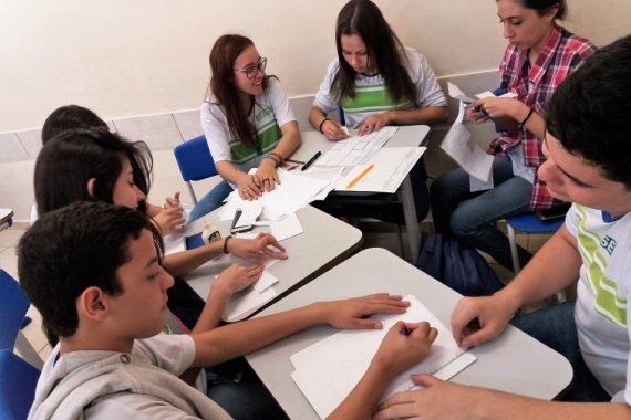 Em oficina do "Foco na Carreira", alunos do Sesi aprendem sobre trabalho em equipe