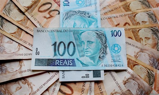 Depósitos na poupança superam retiradas em R$ 3,7 bi no mês de julho Depósitos na poupança superam retiradas em R$ 3,7 bi no mês de julho