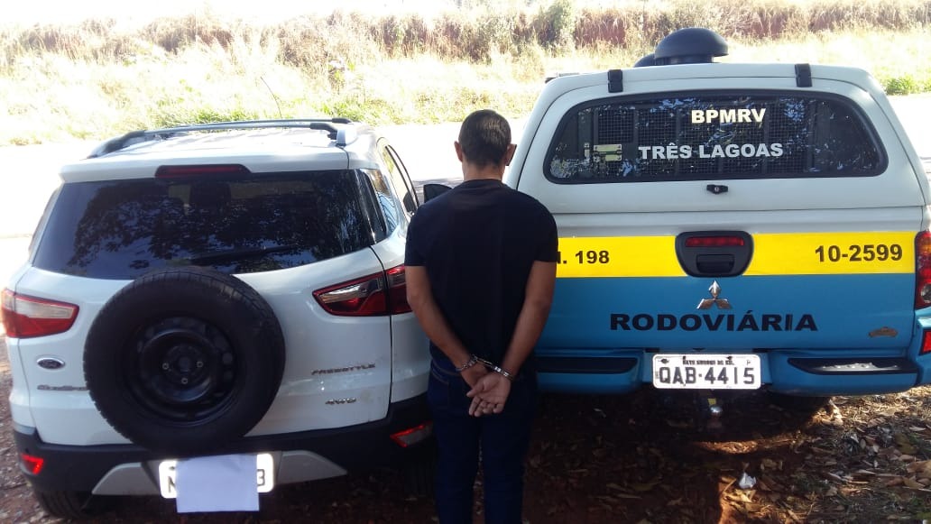 Traficante é preso com Ecosport roubada e 357 quilos de maconha Divulgação