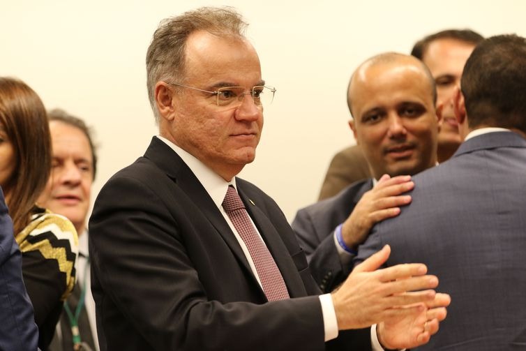 Previdência: relator tentará agora reincluir estados e municípios O relator, Samuel Moreira, e o líder do governo, Major Vitor Hugo - Fabio Rodrigues Pozzebom/Agência Brasil