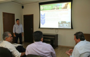 Durante reunião, governador se comprometeu a ampliar abrangência da Defesa Civil (Foto: Chico Ribeiro / Notícias MS)