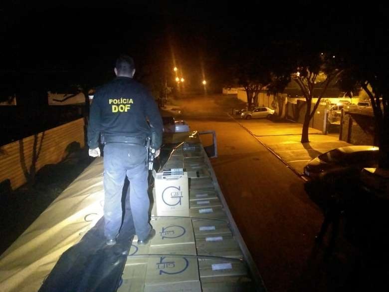 DOF apreende 50 mil pacotes de cigarros contrabandeados DOF/Divulgação