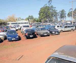 Veículos estão recolhidos no pátio do Detran - Gerson Oliveira 