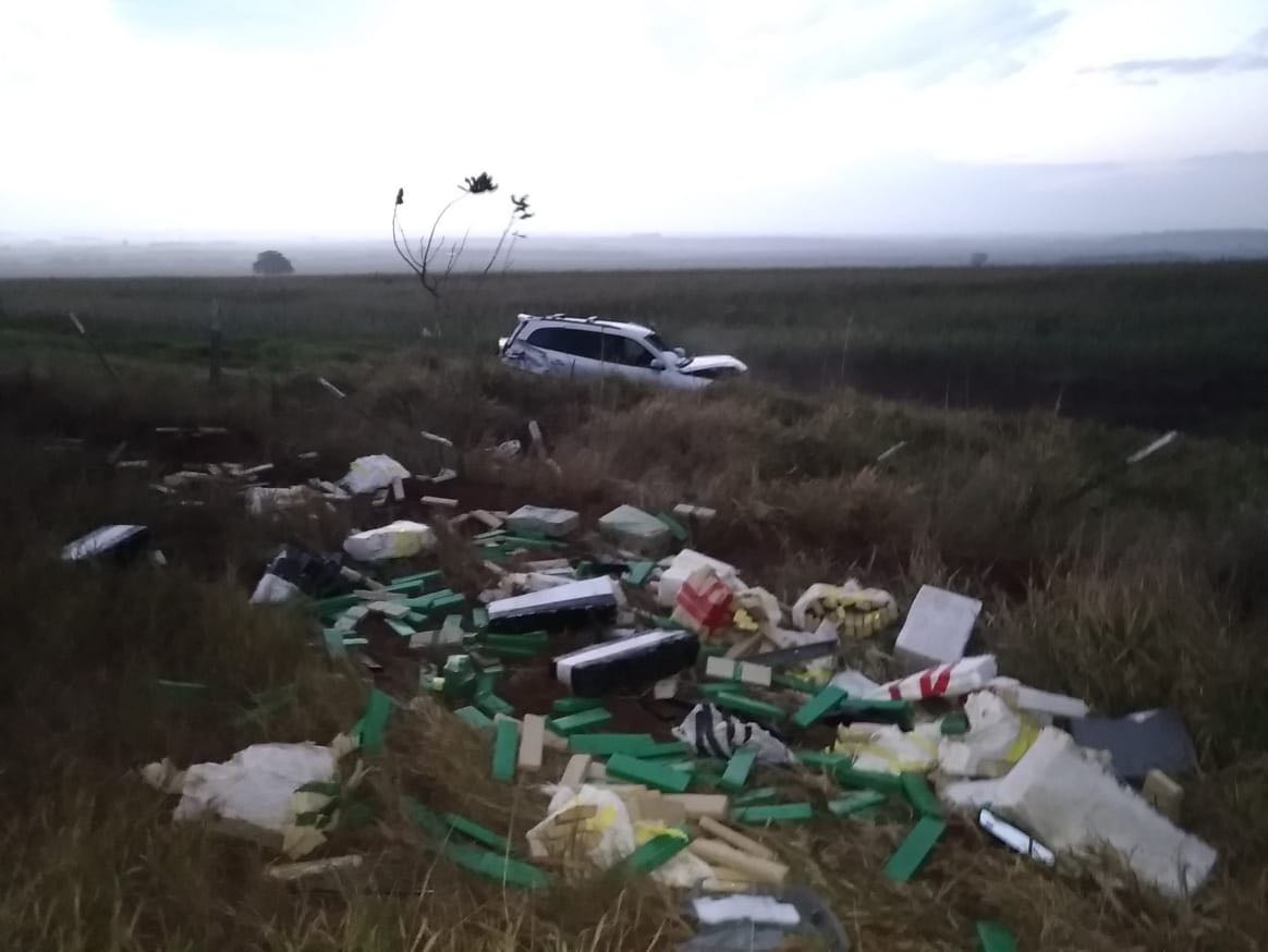 Traficante capota carro com 1,8 mil quilos de maconha e morre Traficante capota carro com 1,8 mil quilos de maconha e morre