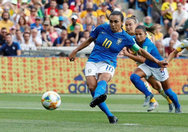 Copa: vitória da China e recorde de Marta são os destaques da rodada Jogadora Marta é uma das maiores artilheiras da história das Copas do Mundo. - Jean-Paul Pelissier/Reuters