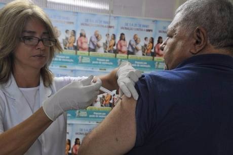 Vacinação contra a gripe nos postos vai até dia 26 de maio
Valter Campanato/ABr