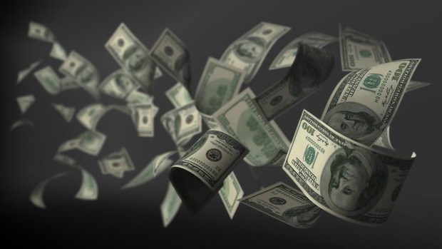 Dólar opera em alta e chega a R$ 4,38