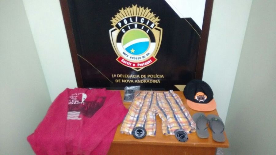 Roupas da vítima e do suspeito foram encontradas na cena do crime pelos investigadores - Foto: Márcio Rogério/Nova News