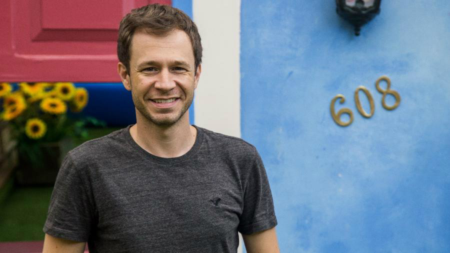 "BBB17" estreia com novo apresentador, casa "vila" e gêmeos confinados Tiago Leifert, apresentador do