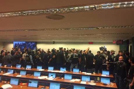 Agentes invadiram sessão na semana passada
Igor Gadelha/04.05.2017/Estadão Conteúdo