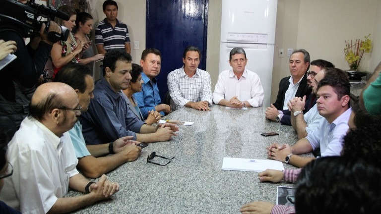 Prefeito anuncia novos valores da taxa do lixo com redução para todos os imóveis Foto: Marlon Ganassin