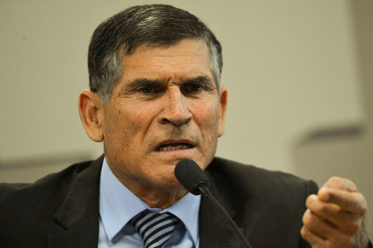 Exoneração do ministro Santos Cruz é publicada no Diário Oficial Carlos Alberto dos Santos Cruz comandava a Secretaria de Governo da Presidência da República - Marcelo Camargo/Agência Brasil