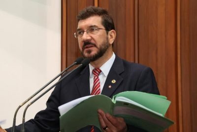 Deputado tem CNH apreendida em blitz da Lei Seca Deputado tem CNH apreendida em blitz da Lei Seca