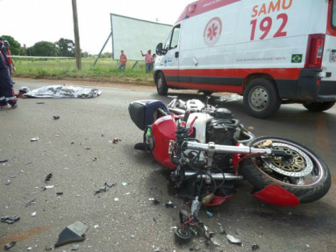 Empresário morreu após colidir a moto num carro de passeio - Foto: TL Notícias