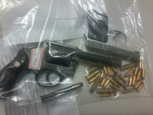 Armas foram apreendidas pela polícia na tarde de quinta-feira - Foto: Osvaldo Duarte