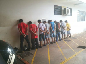 Cinco jovens e três menores são detidos por tráfico na Praça das Águas