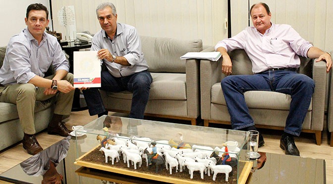 Reinaldo Azambuja discute parceria para implantar projeto Portal Morena