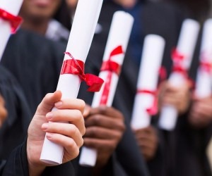 Maioria que conclui ensino superior ganha salário abaixo de R$ 3 mil - Reprodução