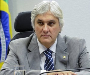 Moro aceita denúncia e Delcídio do Amaral vira réu na Lava Jato Moro aceita denúncia e Delcídio do Amaral vira réu na Lava Jato