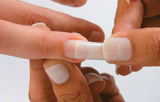 Pensando em alongar as unhas? Veja diferenças de gel e porcelana