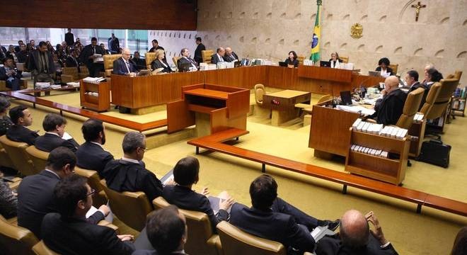 Gastos acima do teto impedem reajustes do STF e Ministério Público Ministros do STF autorizaram o aumento de seus próprios salários. Nelson Jr./SCO/STF