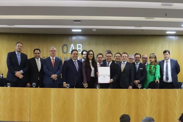 Na OAB, Fábio Trad recebe diploma por serviços prestados a Estado Democrático de Direito Na OAB, Fábio Trad recebe diploma por serviços prestados a Estado Democrático de Direito
